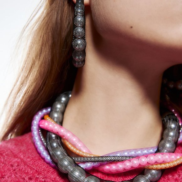 BNWT ZARA WOMEN PEARL MESH EARRINGS BLACK HOOP EARRINGS 4548/023 - Picture 4 of 5